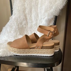 EUC Soda Topic Platform Sandals